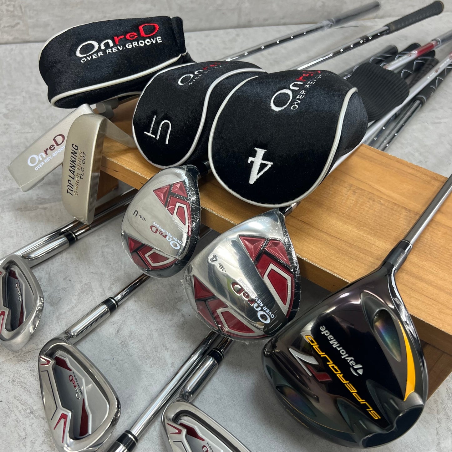 テーラーメイド　オンレッド　メンズゴルフ　クラブセット　10本　右利き用　TaylorMade　Onred