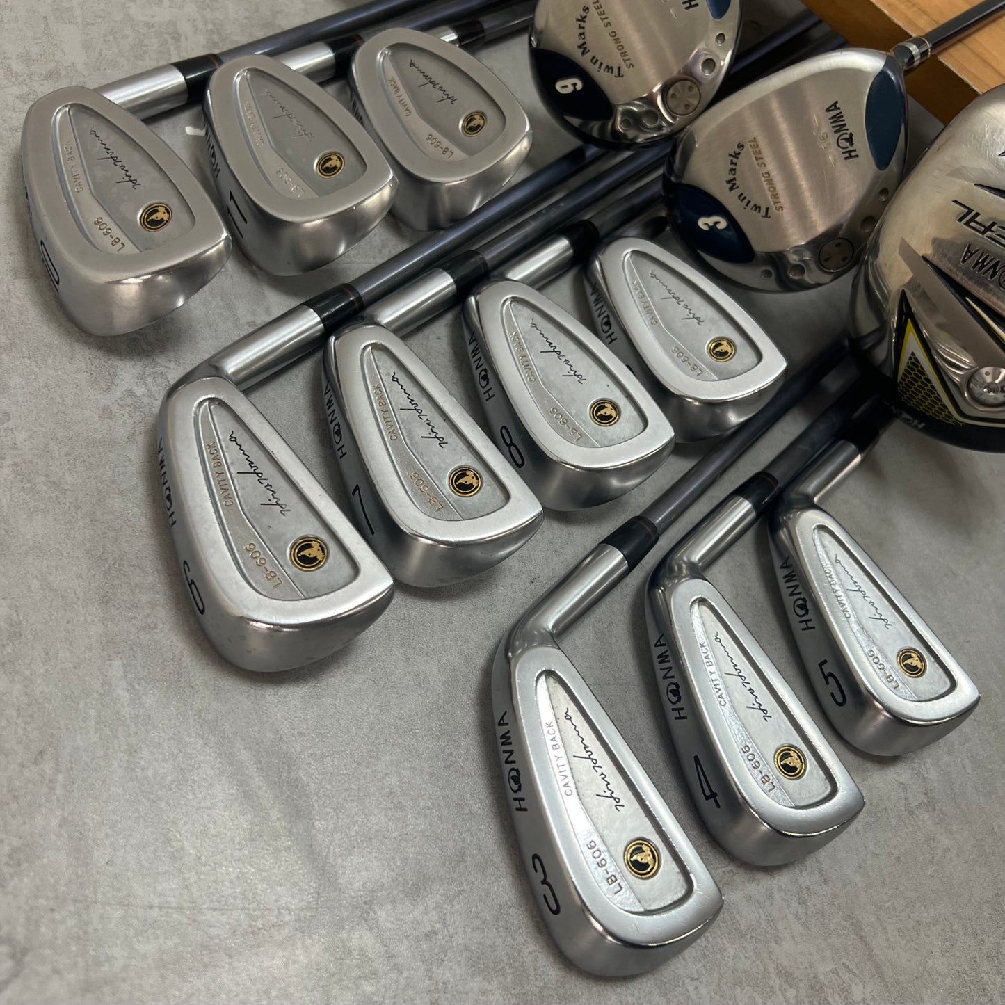 ホンマ　メンズゴルフ　クラブセット　14本　R 右利き用　HONMA