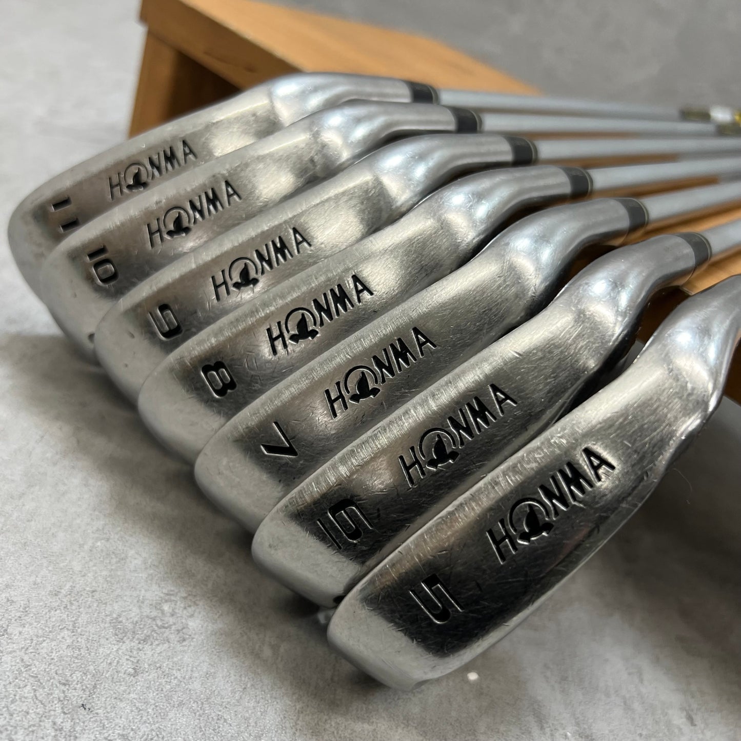 HONMA GOLF ホンマゴルフ BeZEAL 525 ビジール メンズゴルフ アイアンセット 5〜11 7本 右利き用 カーボン SR