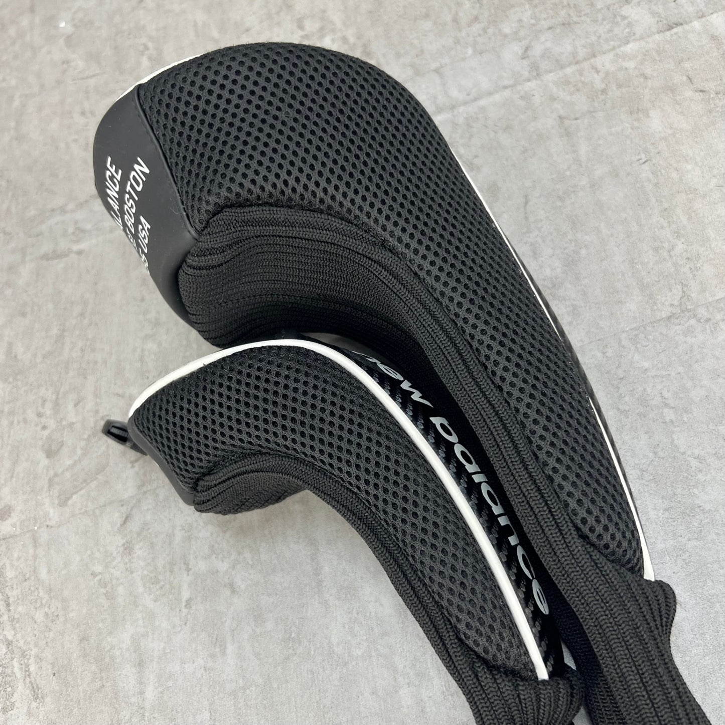 New Balance　ゴルフクラブ用ヘッドカバー　2点セット　ドライバー　ユーティリティ　ブラック　黒　ホワイト　白　ニューバランス