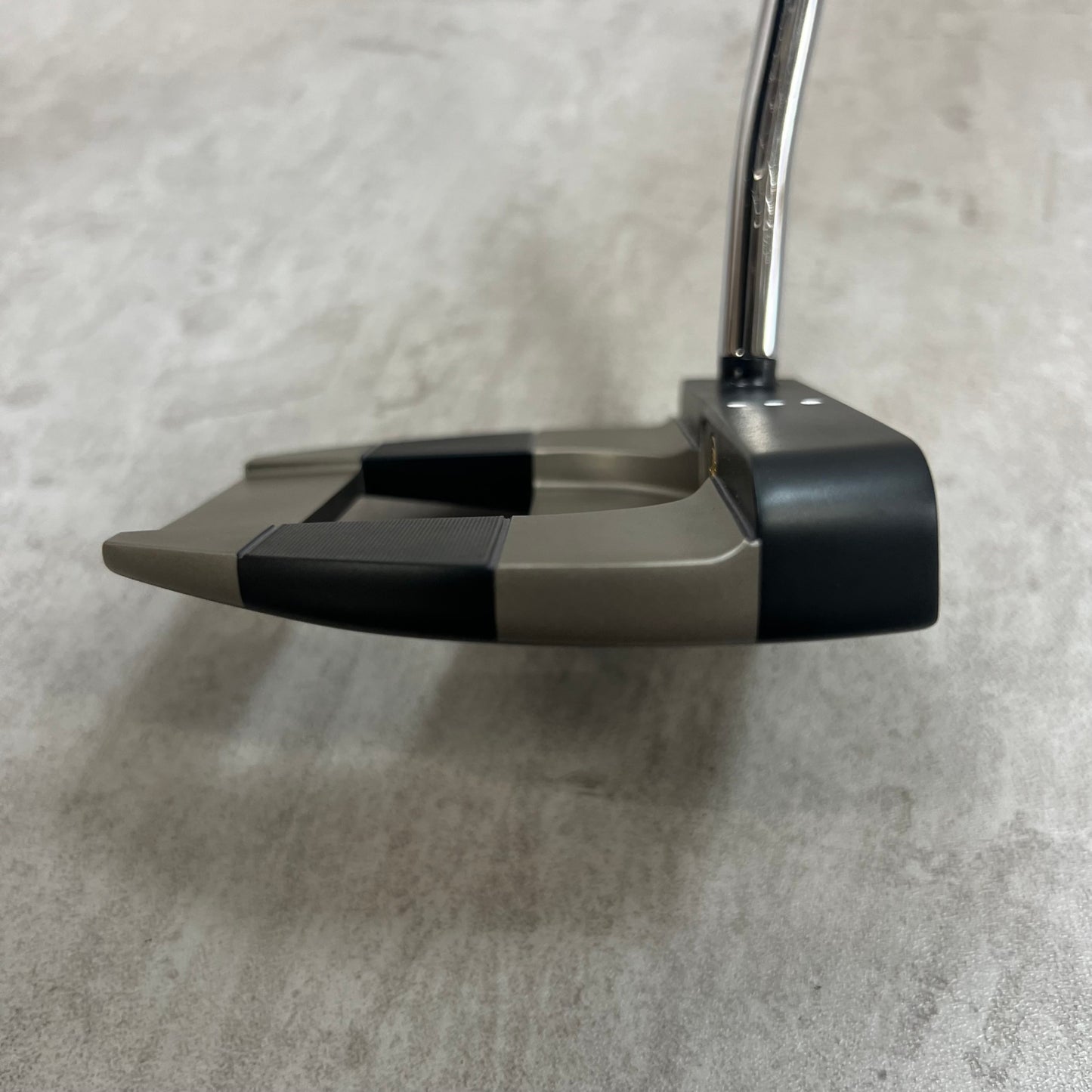 ODYSSEY　オデッセイ　Ai-ONE　ミルド　クルーザー　ジェイルバード	メンズゴルフ　中尺パター　ネオマレット	38.0インチ　右利き用
