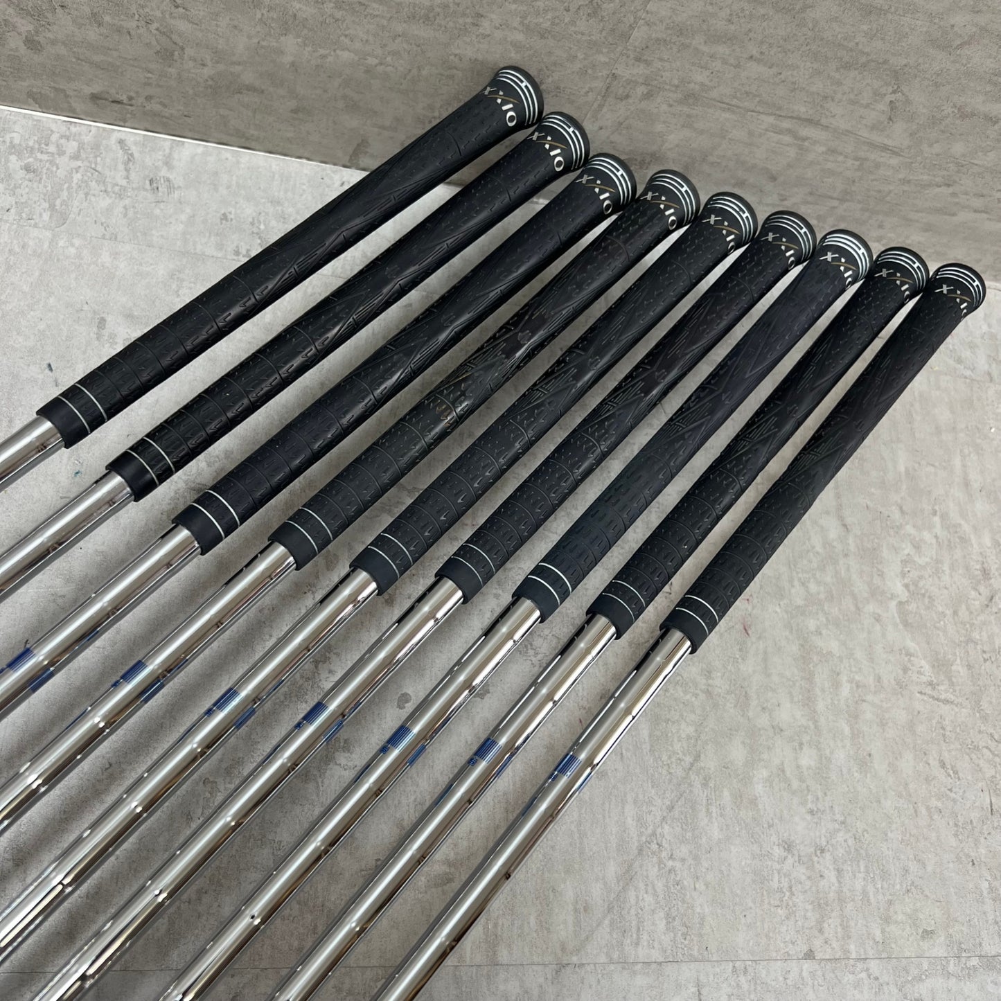 ゼクシオ XXIO 8 8代目 メンズゴルフ　アイアンセット　4番〜SW　9本 右利き用 N.S.PRO 900GH スチール R