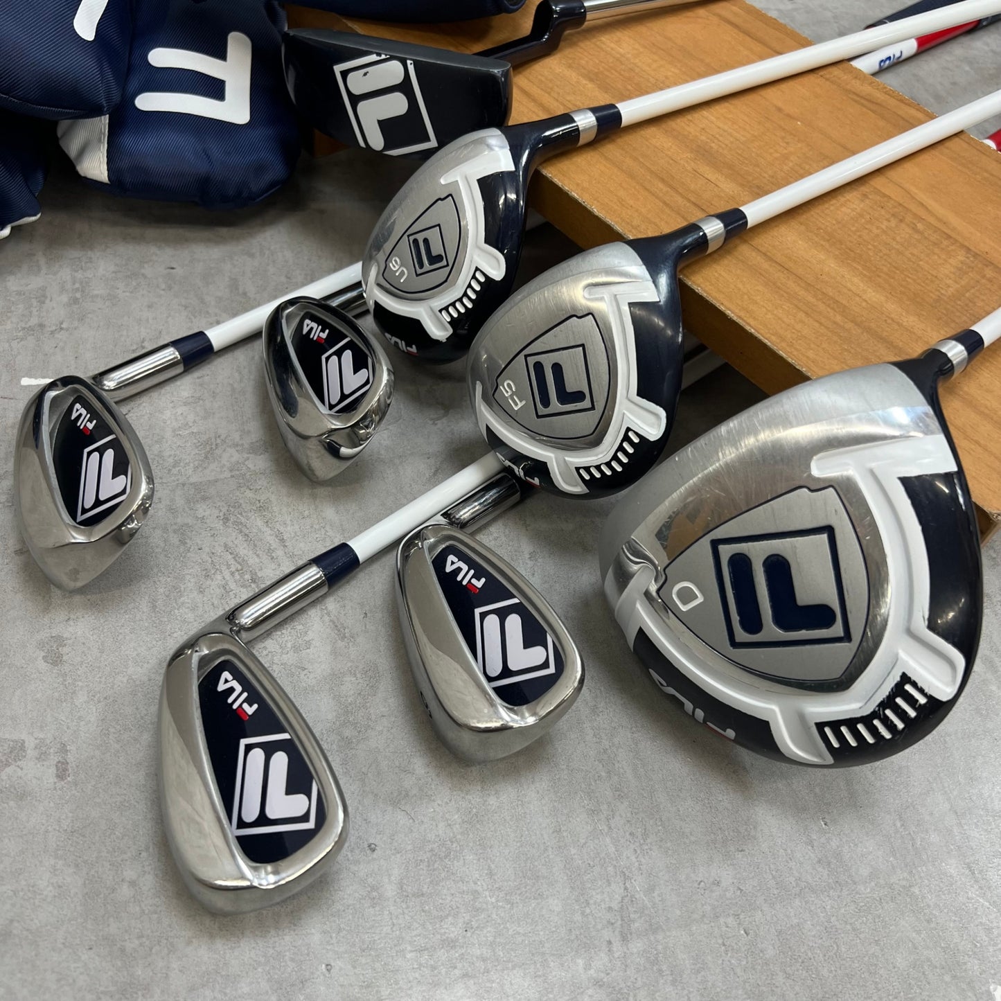 FILA フィラ レディースゴルフ クラブセット 8本 カーボン L 右利き用 キャディバッグ付き
