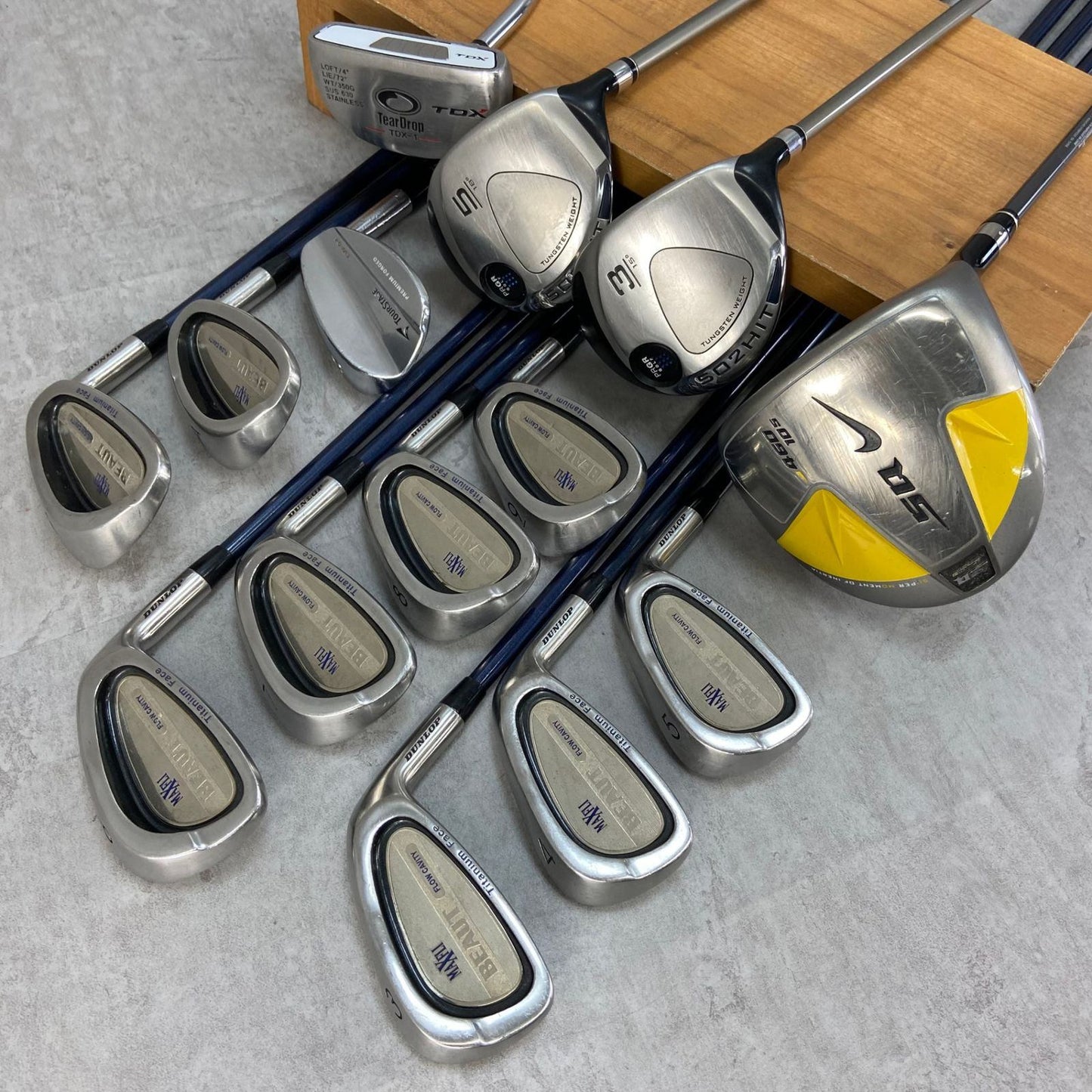 NIKE　ナイキ　PRGR　プロギア　メンズゴルフ14本セット　右利き用　キャディバッグ　初心者おすすめ　入門用