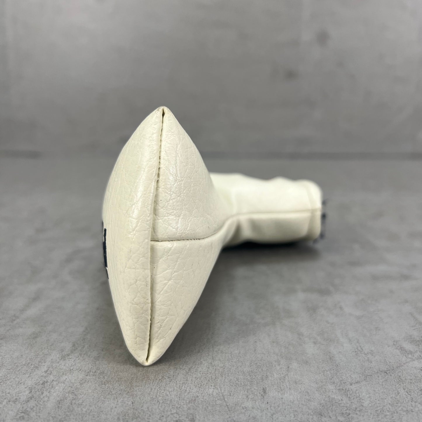 パーリーゲイツ　ゴルフクラブ用ヘッドカバー　パター　ピン型　ホワイト　白　レザー　うさぎ　PEARLY GATAS