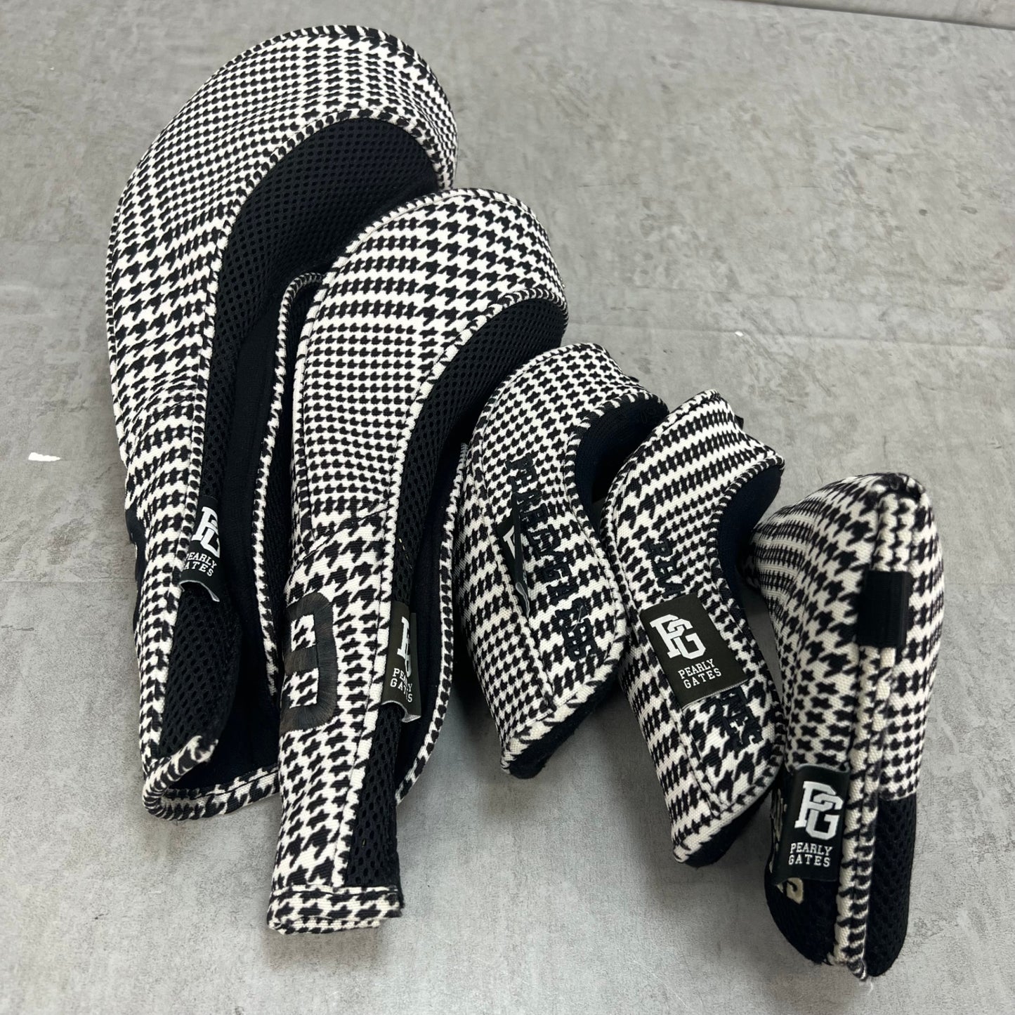 パーリーゲイツ　ザ・シンプソンズ　ゴルフクラブ用ヘッドカバー　５点セット　ドライバー　フェアウェイ　ユーティリティ　キャラクター