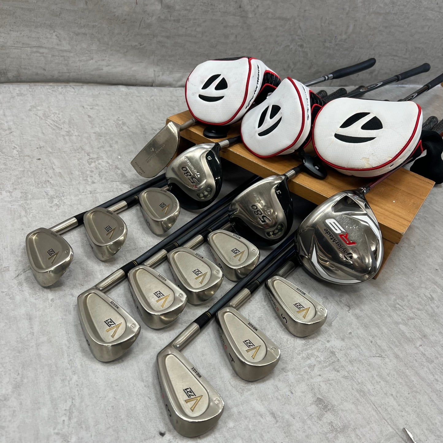 テーラーメイド プーマ メンズゴルフ クラブセット 14本 右利き用 キャディバッグ付き TaylorMade PUMA