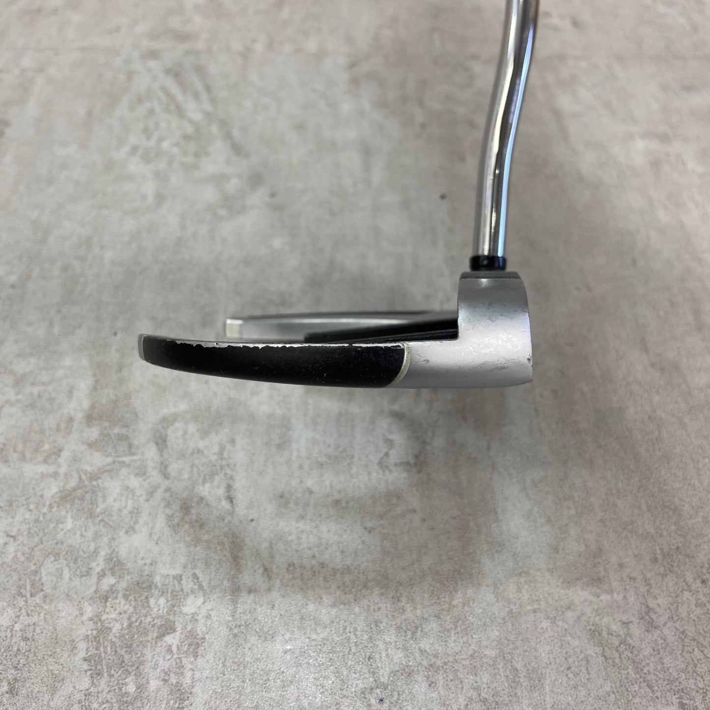 オデッセイ　ワークス　バーサ　セイバートゥース　メンズゴルフ　パター　ネオマレット　約32インチ　右利き　ODYSSEY　WORKS VERSA SABERTOOTH