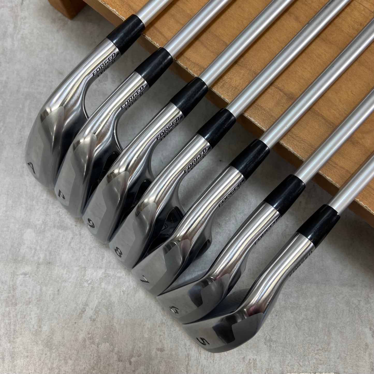 タイトリストVG3  メンズゴルフ アイアンセット 7本 右利き用 カーボン R Titleist