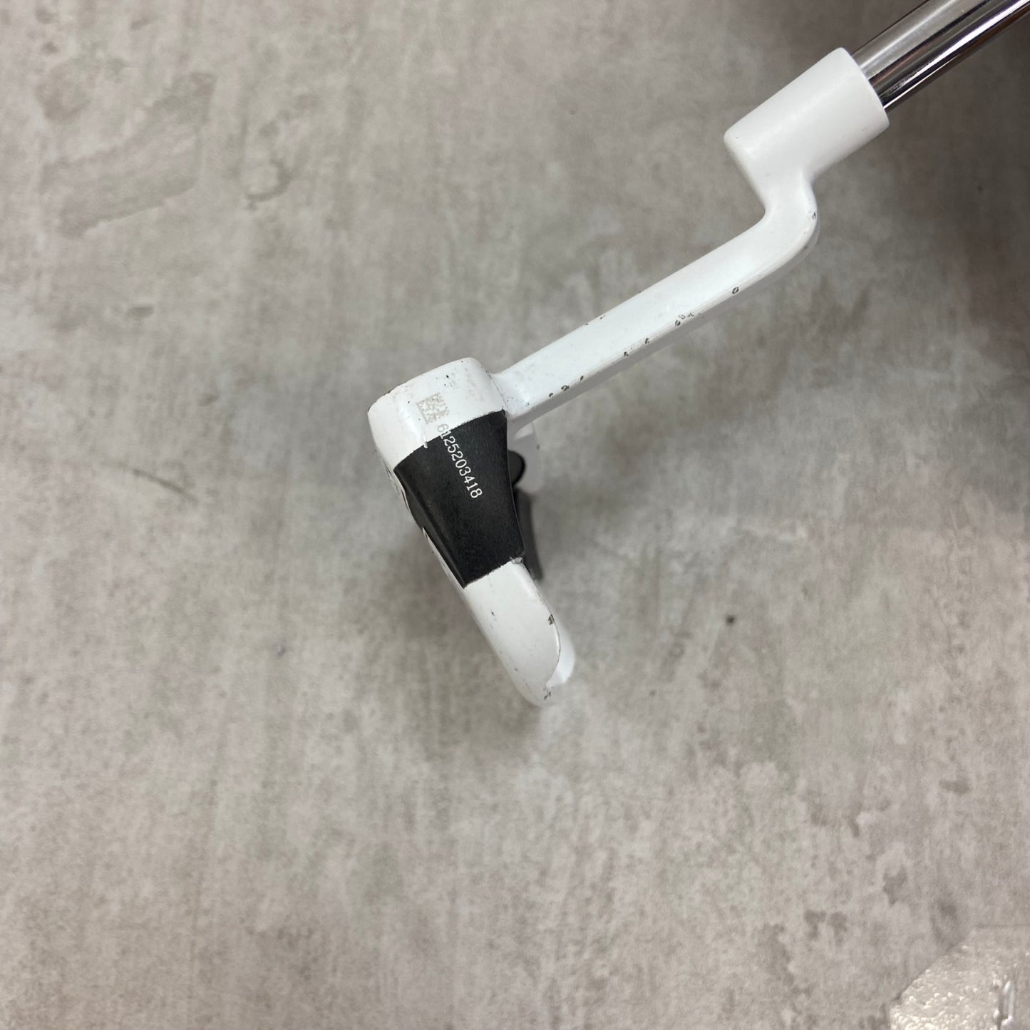 オデッセイ　ヴァーサ　330M　レディースゴルフ　パター　右利き用　32インチ　マレット型　ODYSSEY　VERSA