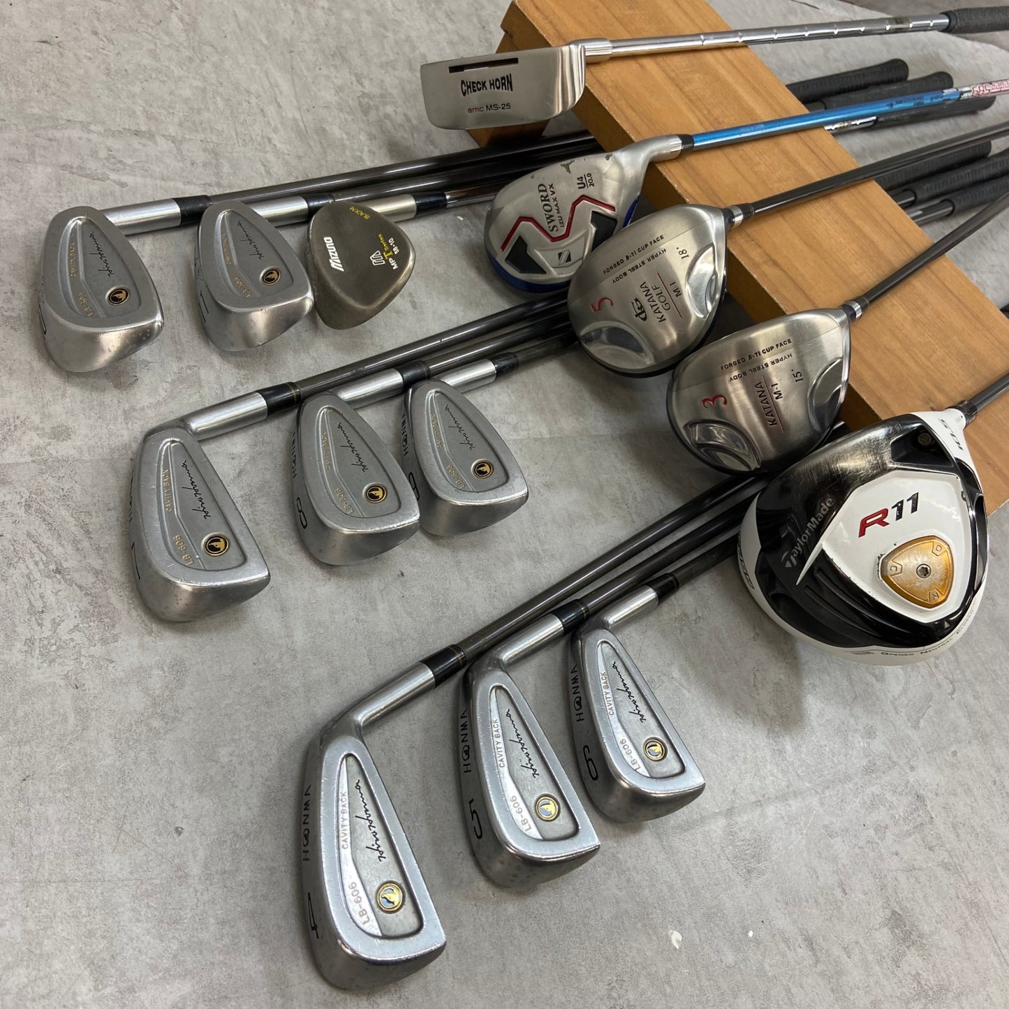テーラーメイド　ホンマ　メンズゴルフ　クラブセット　14本　右利き用　TaylorMade HONMA