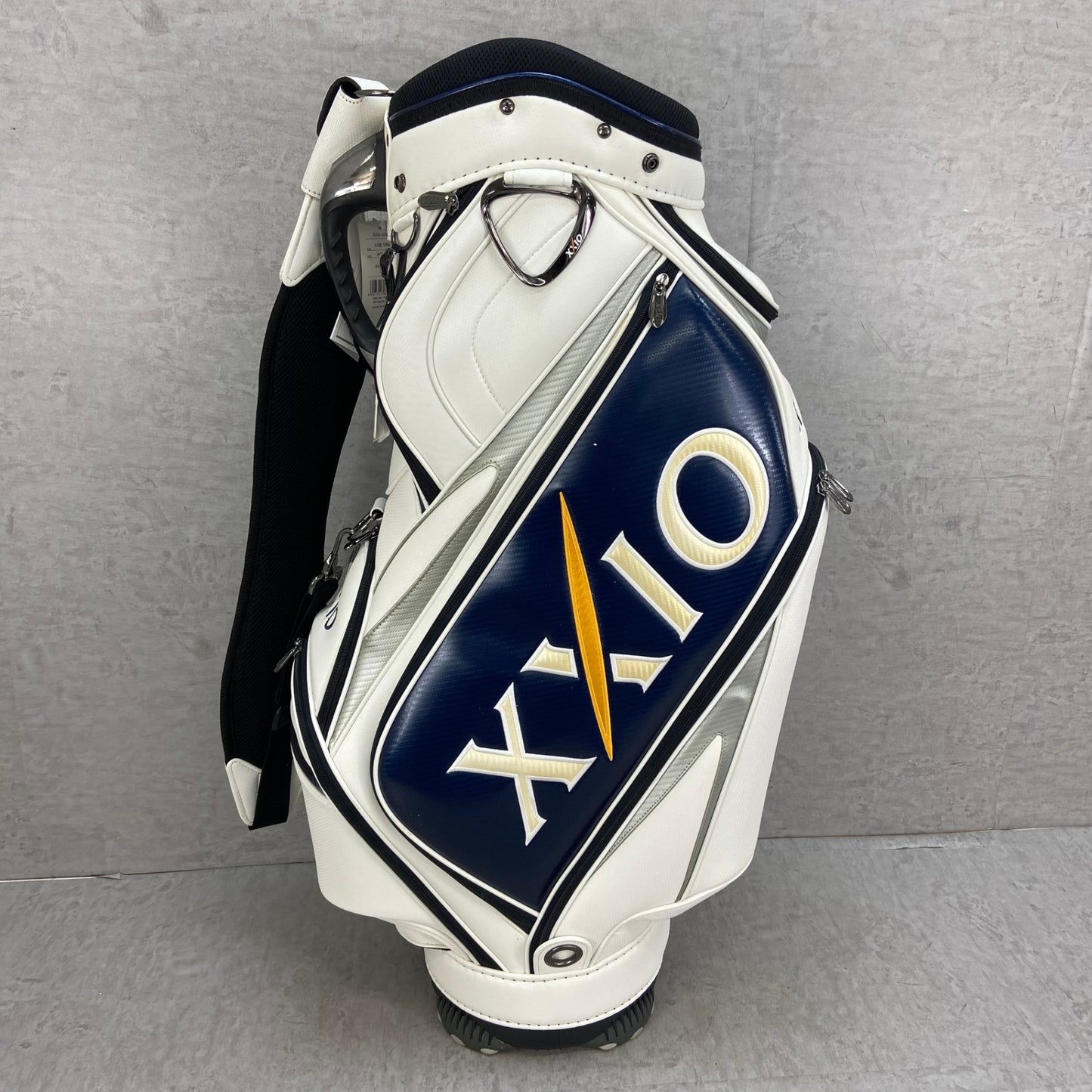 古閑美保直筆サイン入り　ゼクシオ　ゴルフ用品　カート式　キャディバッグ　約9型　PUレザー　エナメル　XXIO