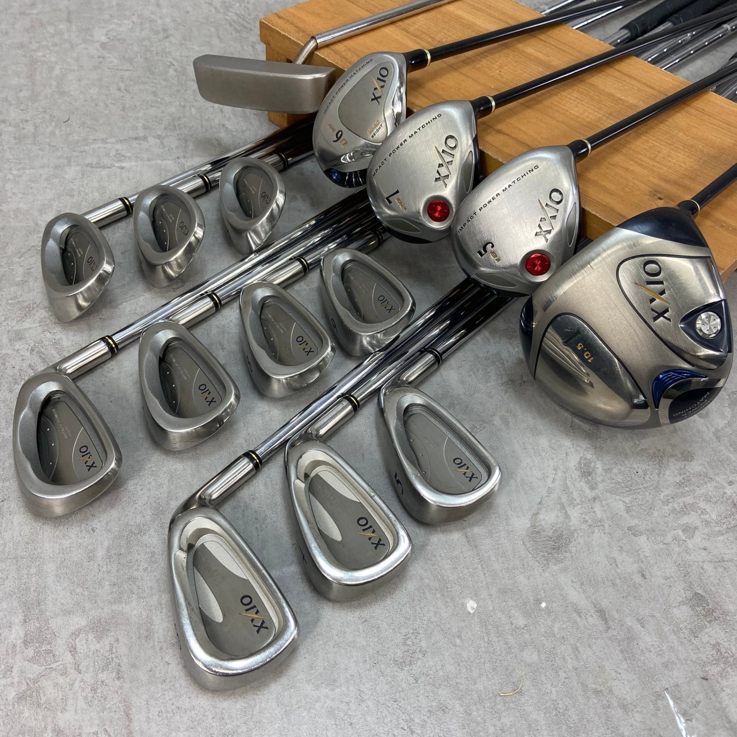 ゼクシオ　メンズゴルフ　クラブセット　15本　右利き用　XXIO