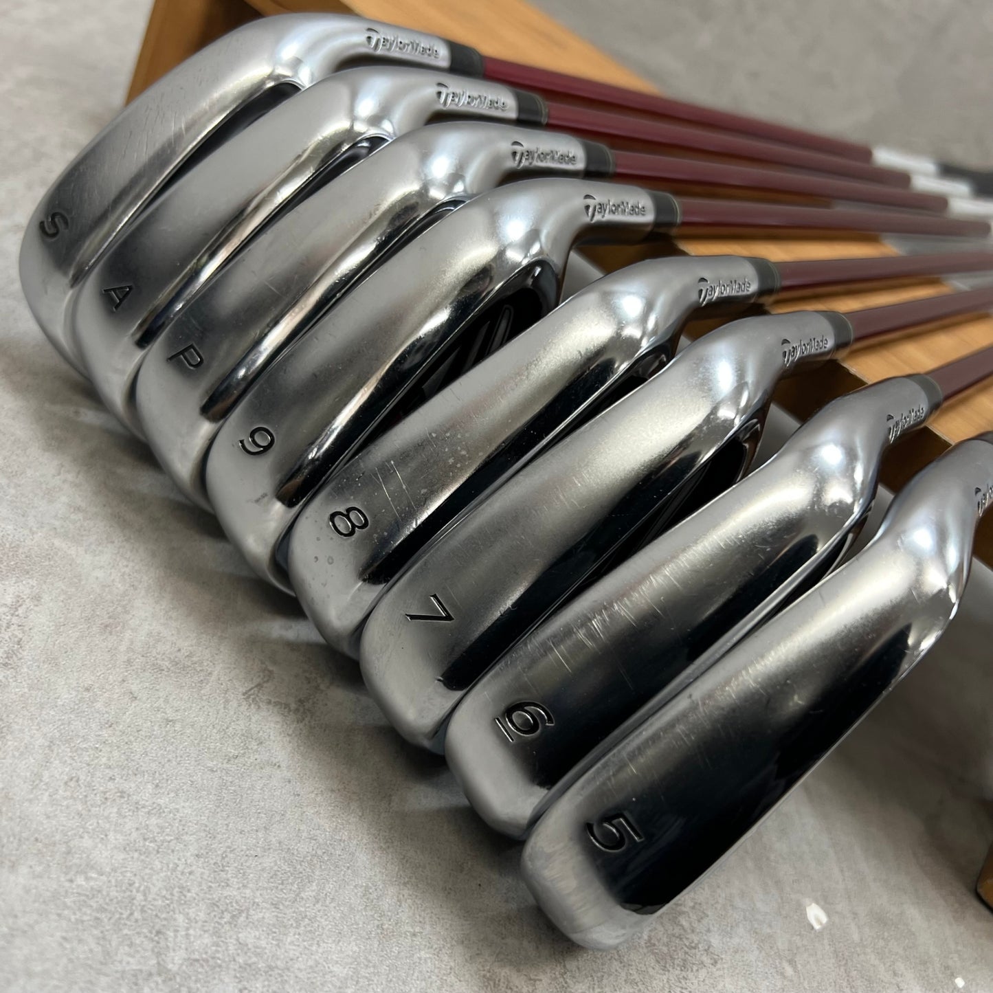 テーラーメイド　R9　MAX　メンズゴルフ　アイアン8本セット　カーボン　R　右利き用　TaylorMade