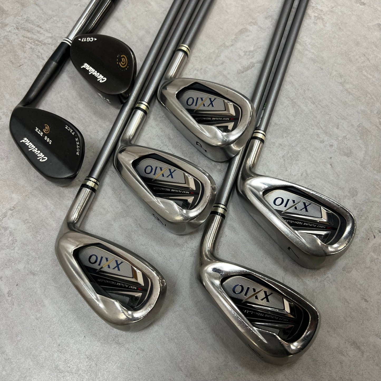 ゼクシオ　スリクソン　メンズゴルフ　クラブセット　12本　右利き用　XXIO SRIXON