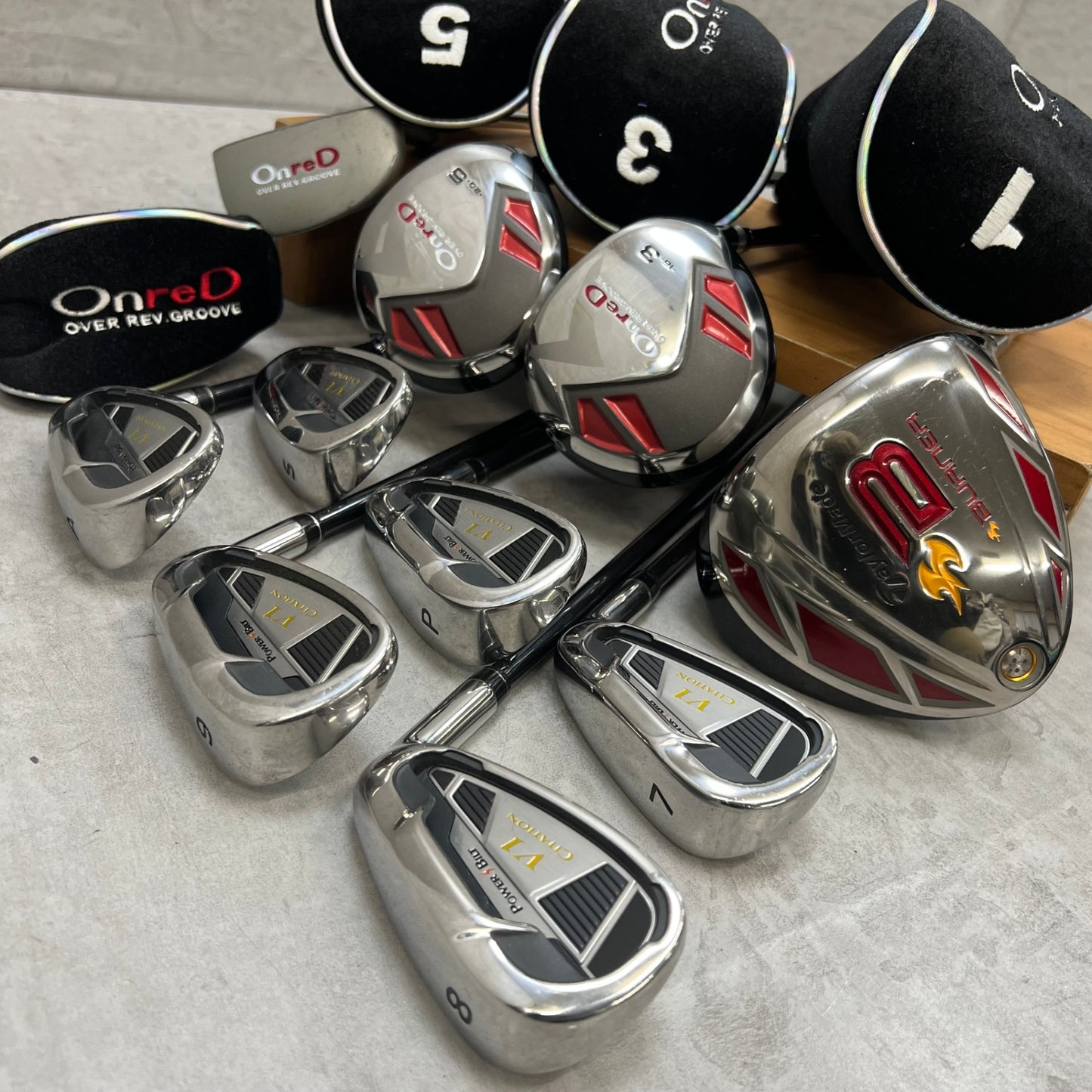 テーラーメイド　オンレッド　メンズゴルフ　クラブセット　10本　右利き用　TaylorMade OnreD